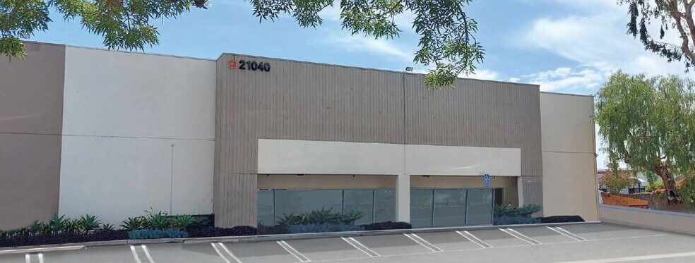 More Photos Of 21045-21051 Osborne St, Canoga Park Unknown For Lease