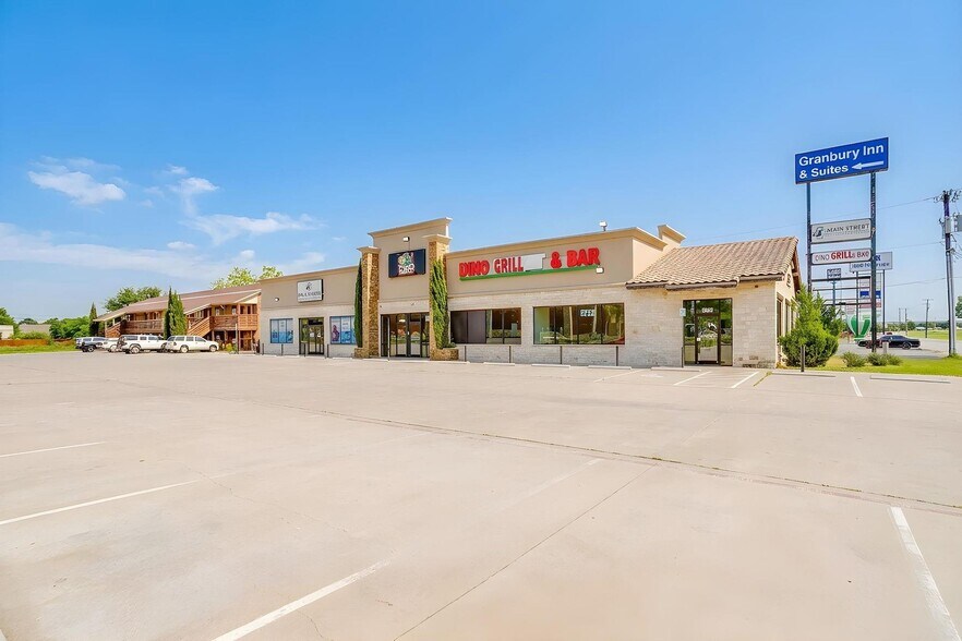 More Photos Of 1333-1337 N Plaza Dr, Granbury Storefront Retail Office For Sale