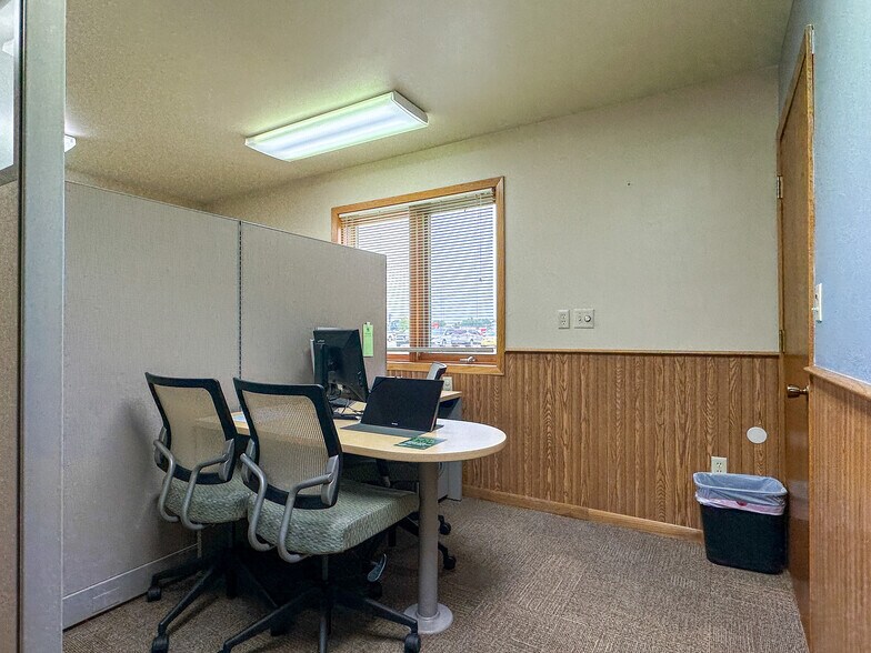More Photos Of 233 S 8th St, Medford Office For Sale