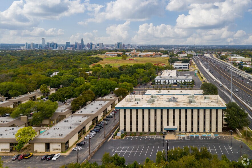 More Photos Of 3000 S IH-35, Austin Office For Lease