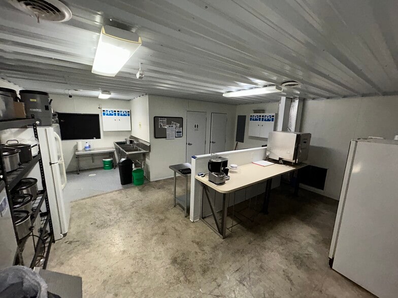 More Photos Of 1002 Cross st, Robinson Restaurant For Sale