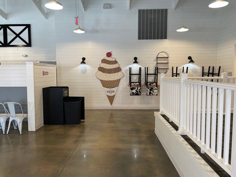 More Photos Of 121 Main St, Oswego Restaurant For Lease