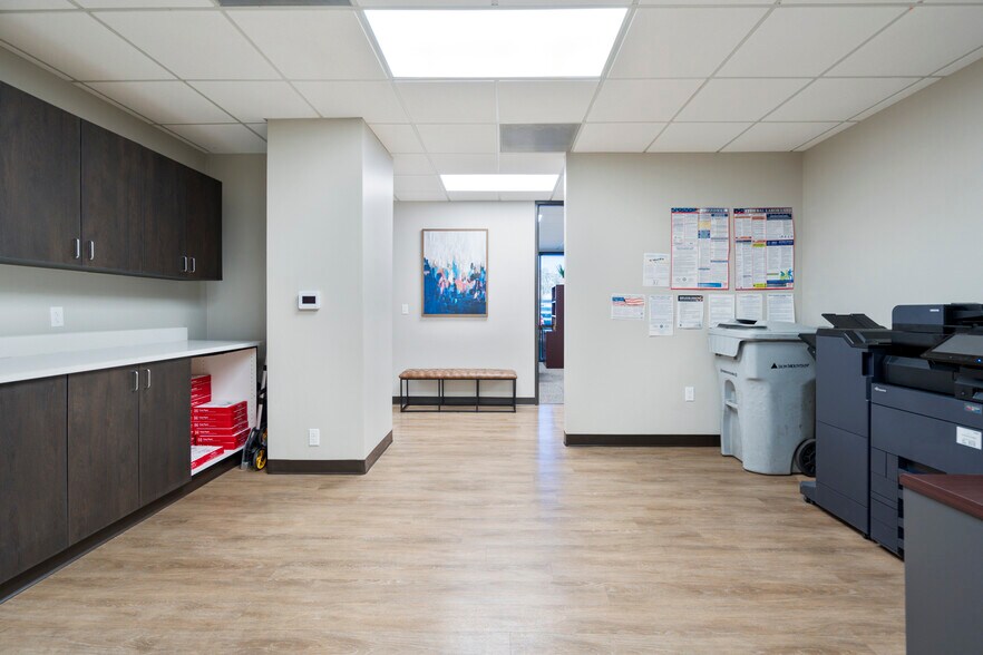 More Photos Of 202 E Earll Dr, Phoenix Medical For Sale