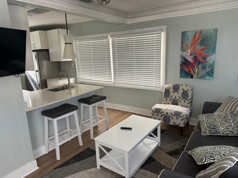 More Photos Of 202 Crescent St, Fort Myers Beach Specialty For Lease