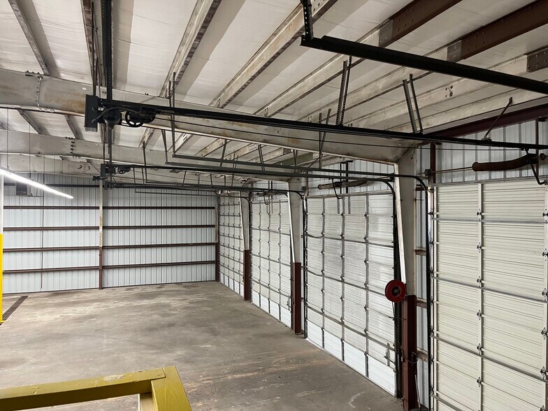 More Photos Of 1222 Frankie St, Houston Warehouse For Lease