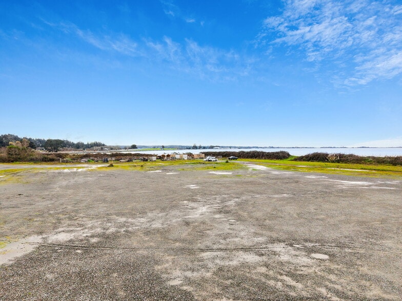 More Photos Of 4051-4061 N Highway 101, Eureka Warehouse For Sale