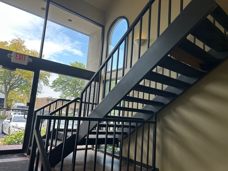 More Photos Of 5 E College Dr, Arlington Heights Office For Sale