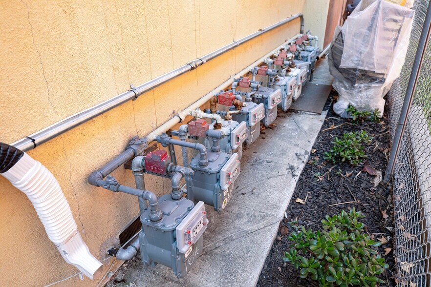 More Photos Of 1548 N Alexandria Ave, Los Angeles Apartments For Sale