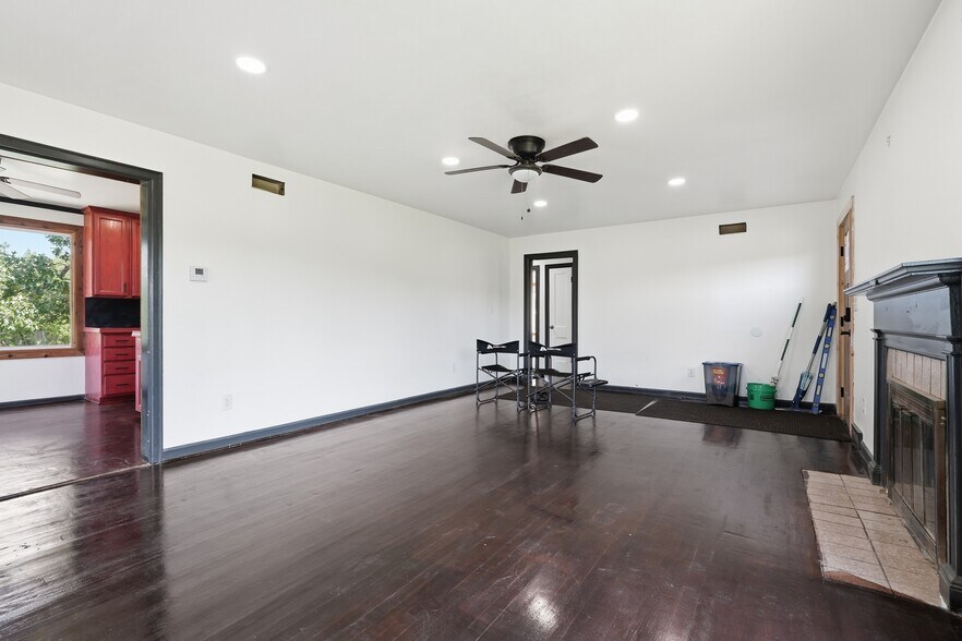 More Photos Of 10907 E 87th St, Raytown Multifamily For Sale