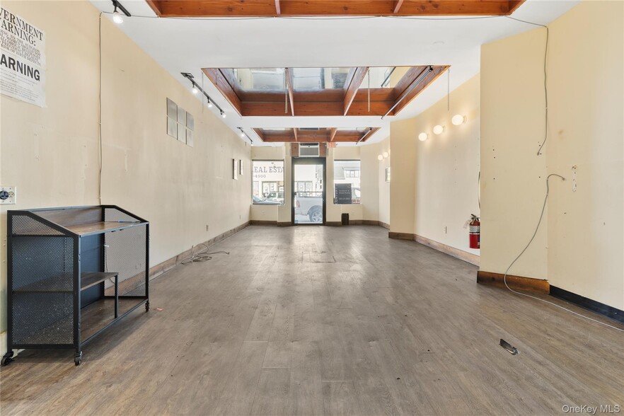 More Photos Of 1048 W Beech St, East Atlantic Beach Apartments For Lease