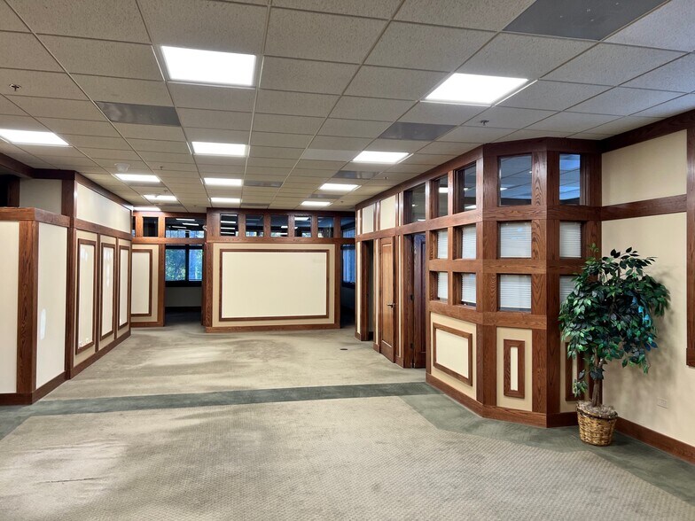More Photos Of 420 N Front St, Mchenry Office For Lease