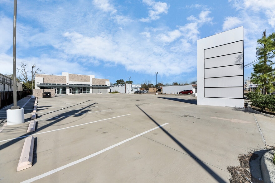 More Photos Of 4430 W Fuqua St, Houston Storefront For Lease