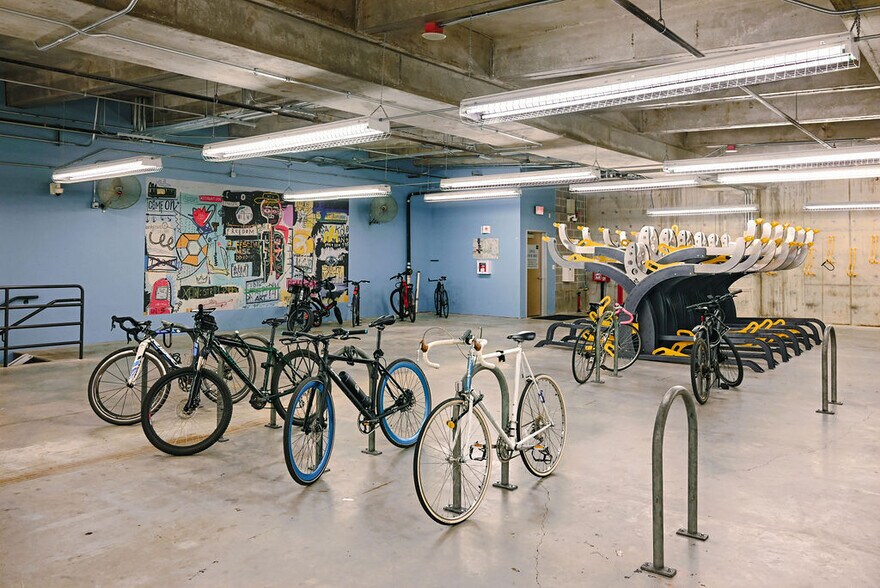 More Photos Of 300 W 6th St, Austin Office For Lease