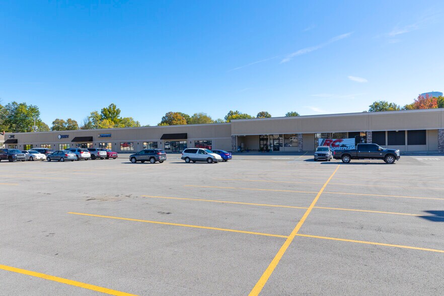 More Photos Of 2612 Charlestown Rd, New Albany Unknown For Lease