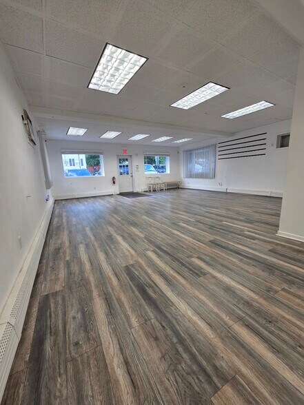 More Photos Of 291 Bloomfield Ave, Caldwell Storefront Retail Office For Lease
