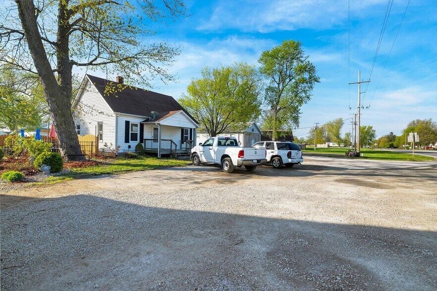 More Photos Of 108 S Old US Route 66, Hamel Restaurant For Sale
