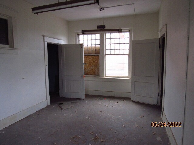 More Photos Of 301 N Washington St, Ardmore Distribution For Sale
