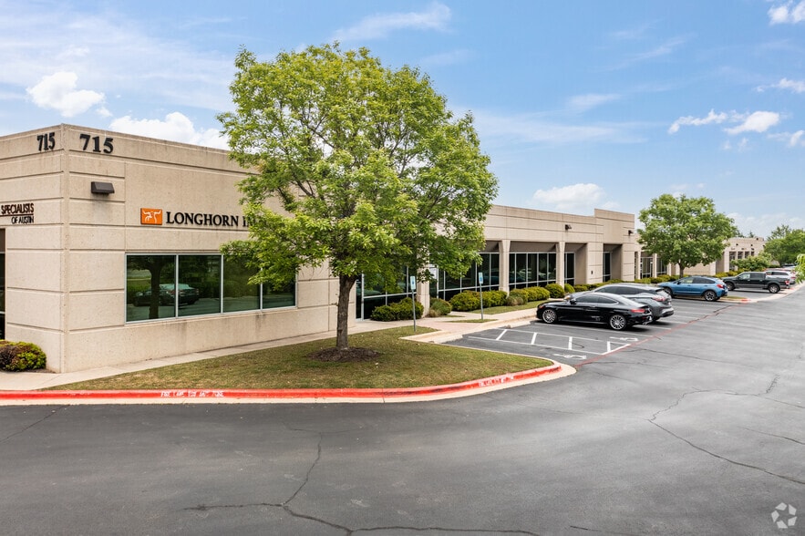 More Photos Of 715 Discovery Blvd, Cedar Park Unknown For Lease
