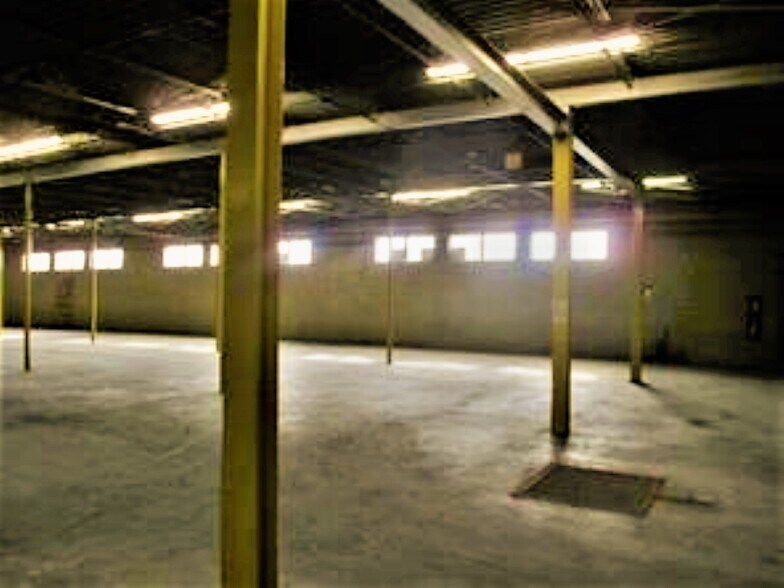 More Photos Of 2605 N State Highway 91, Denison Warehouse For Lease
