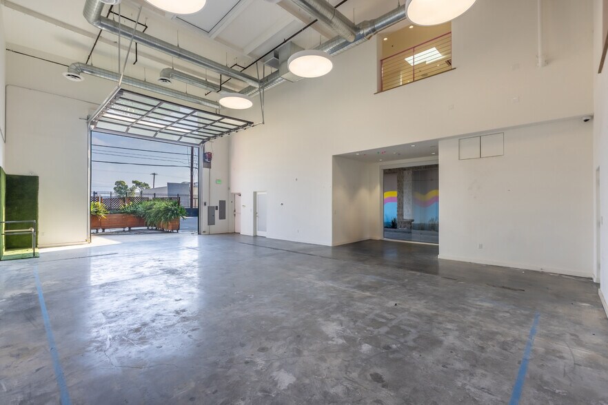 More Photos Of 3058 N Lima St, Burbank Warehouse For Sale