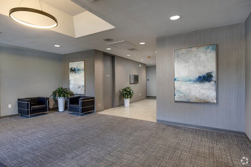 More Photos Of 220 Stoneridge Dr, Columbia Unknown For Lease