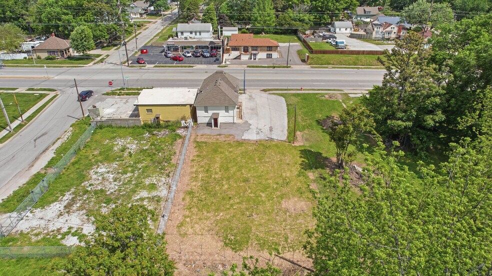 More Photos Of 307 E 23rd St S, Independence Office For Sale