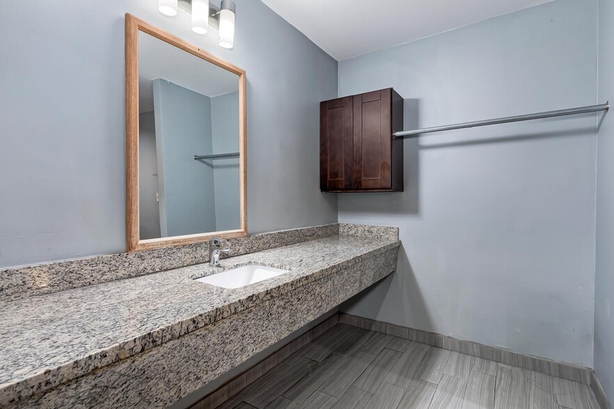 More Photos Of 1717 S Vermont Ave, Los Angeles Hotel For Sale