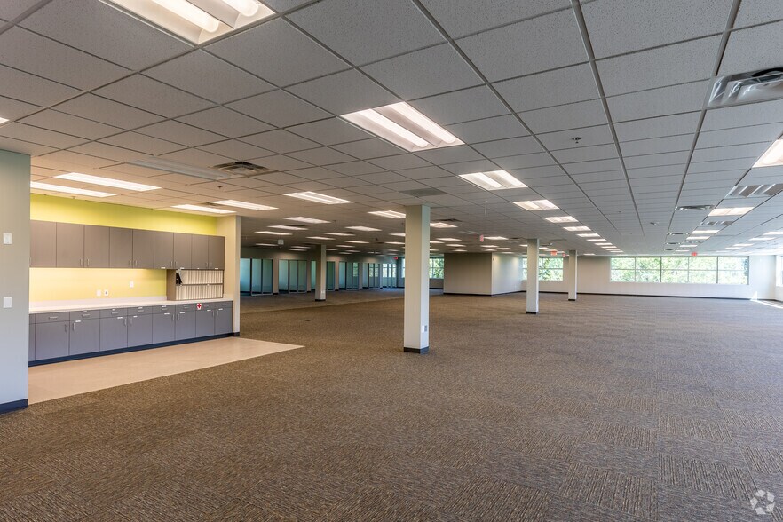More Photos Of 3030 NE Aloclek Dr, Hillsboro Office For Sale