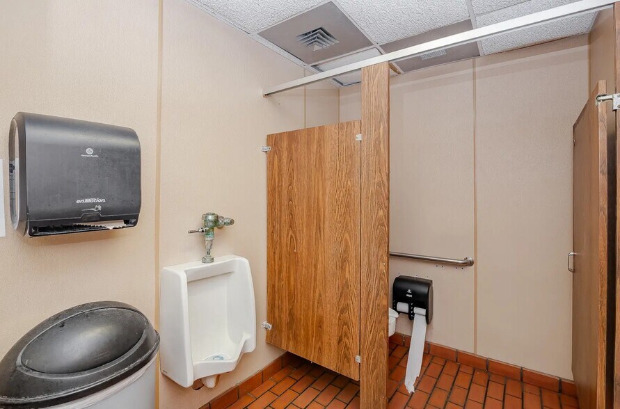 More Photos Of 4201 N Navarro St, Victoria Fast Food For Sale