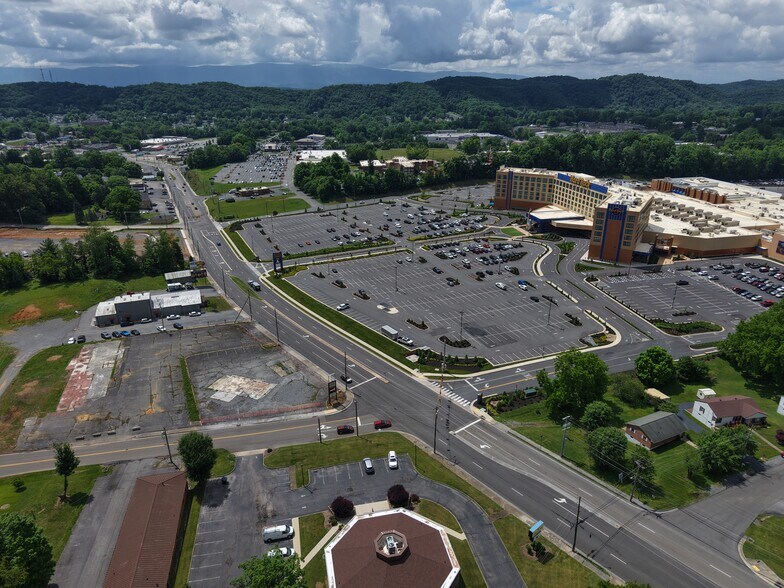 More Photos Of 665 Gate City Highway Hwy, Bristol General Retail For Lease