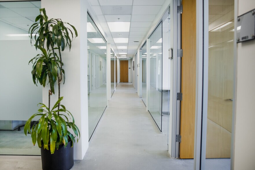 More Photos Of 27200 Tourney Rd, Valencia Office For Lease