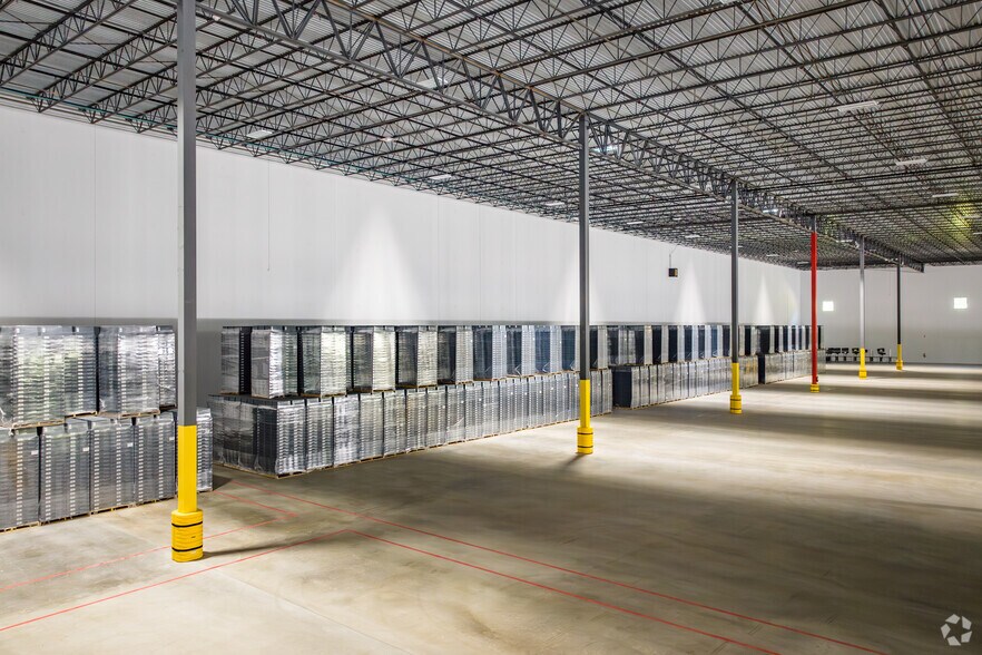 More Photos Of 545 Lake Careco Rd, Austell Distribution For Lease