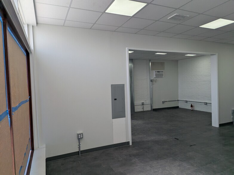 More Photos Of 3 Cedar St, Kingston Storefront Retail Office For Lease