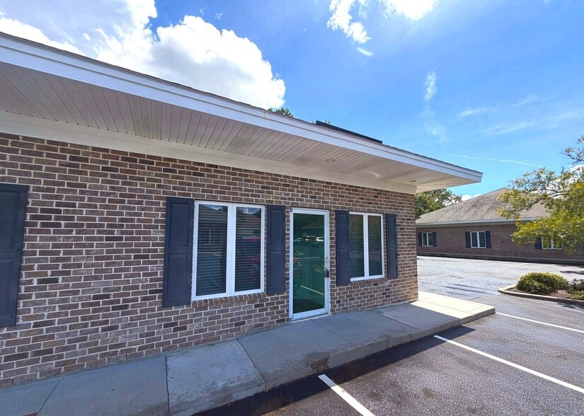 More Photos Of 413 W Montgomery Cross Rd, Savannah Office For Sale