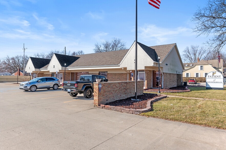 More Photos Of 1190 E Twelve Mile Rd, Madison Heights Medical For Sale