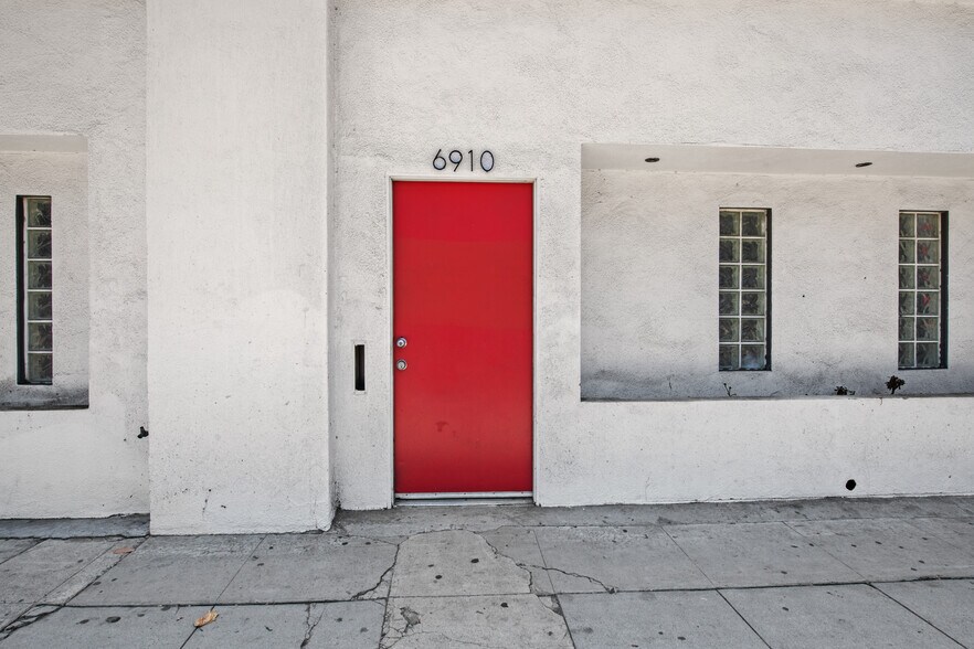 More Photos Of 6910-6912 Santa Monica Blvd, Los Angeles Loft Creative Space For Lease