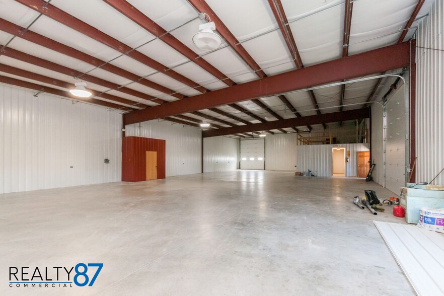 More Photos Of 6325 7th Street Ct SW, Cedar Rapids Warehouse For Lease