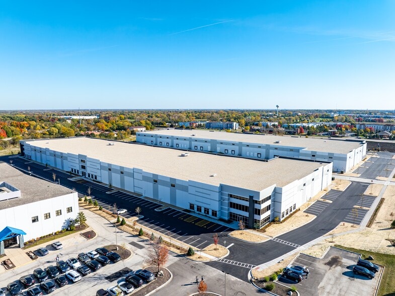 More Photos Of 1850 N US 45, Libertyville Distribution For Sale