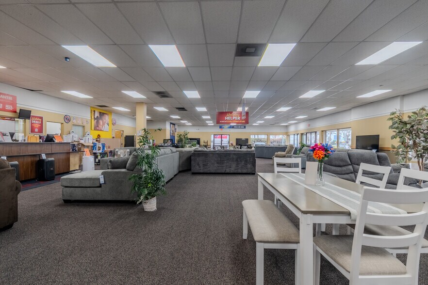 More Photos Of 925 N Central Ave, Medford General Retail For Sale