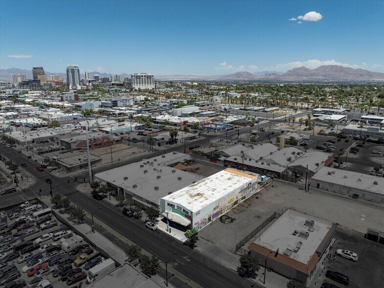 More Photos Of 1551 S Commerce St, Las Vegas Storefront For Lease