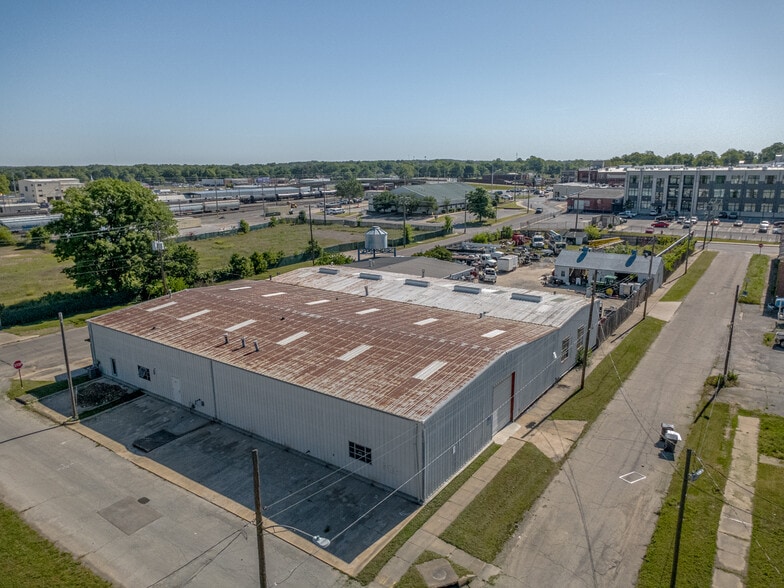 More Photos Of 301 Burke Ave, Jonesboro Warehouse For Sale