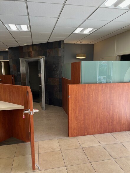 More Photos Of 110 S Ventura St, Ojai Freestanding For Lease