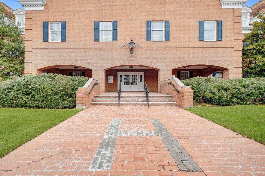 More Photos Of 1 Rossmoor Dr, Monroe Township Medical For Lease