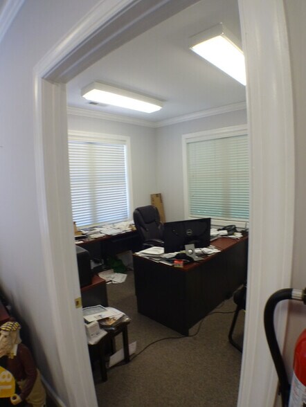 More Photos Of 5640 Six Forks Rd, Raleigh Office For Lease