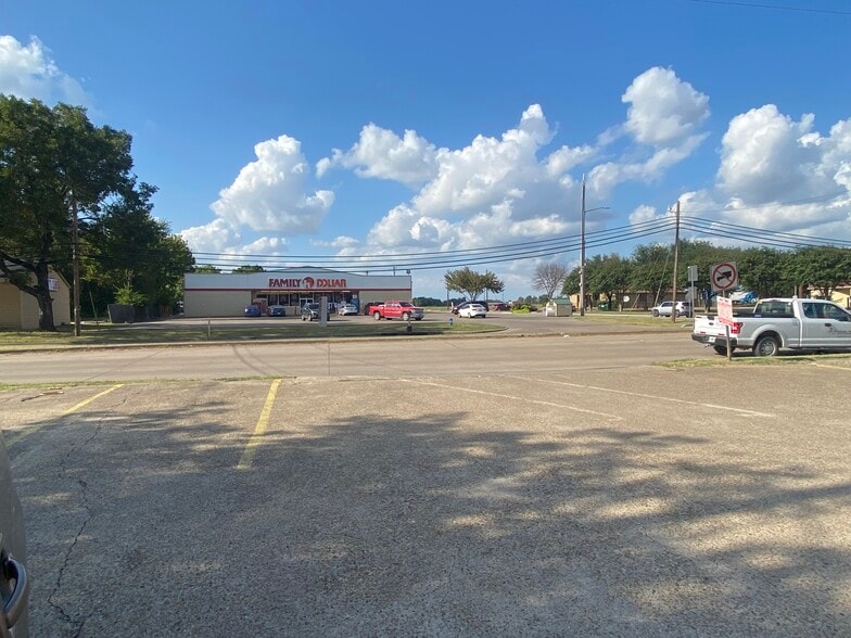 More Photos Of 352 E Belt Line Rd, Wilmer Storefront Retail Office For Sale