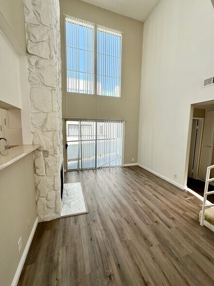 More Photos Of 13028 Valleyheart Dr, Studio City Apartments For Sale