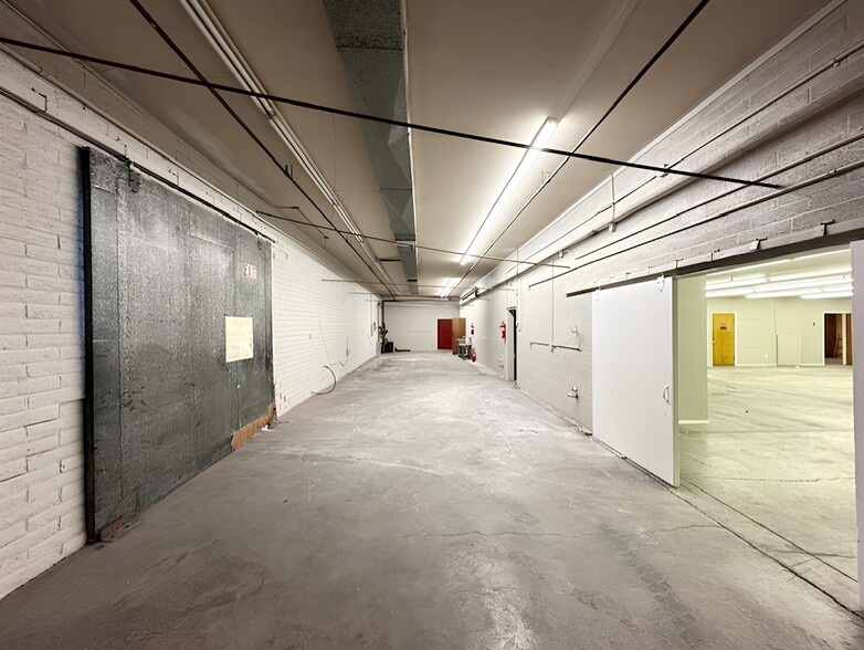 More Photos Of 298 N Pine St, Globe Light Distribution For Sale