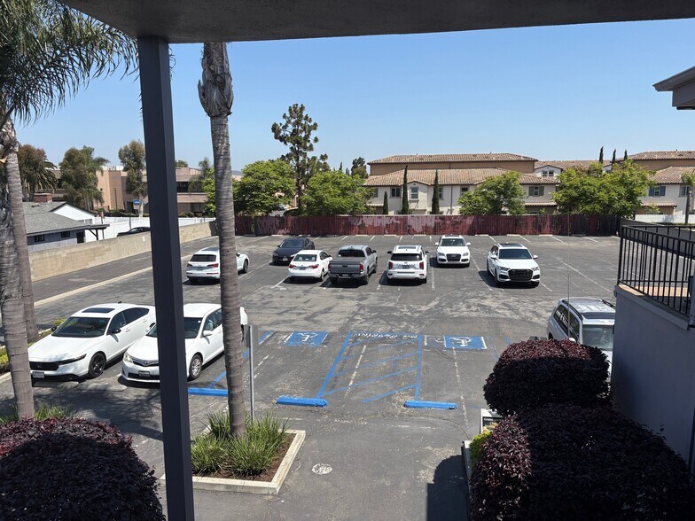 More Photos Of 5075 Warner Ave, Huntington Beach Loft Creative Space For Lease