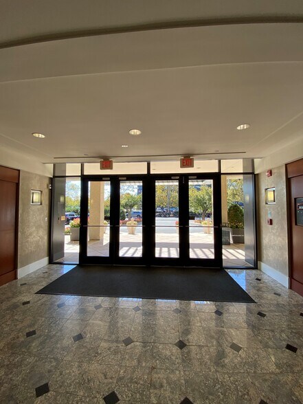 More Photos Of 8230 Boone Blvd, Vienna Office For Lease