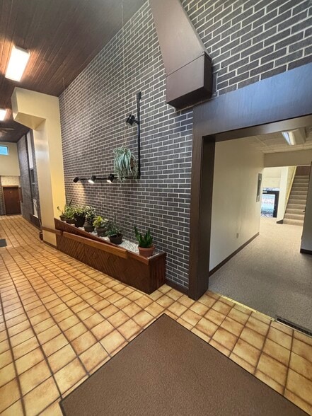 More Photos Of 529 S Jefferson, Green Bay Office For Sale